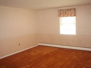 3rd image of 1118 Whitby Ave