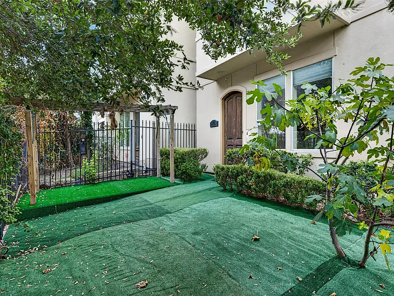 128 Drew St — Photo 4