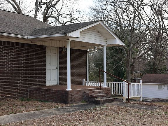3rd image of 400 N Military St