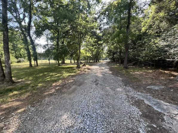 1731 Halls Mill Rd, Unionville, TN 37180