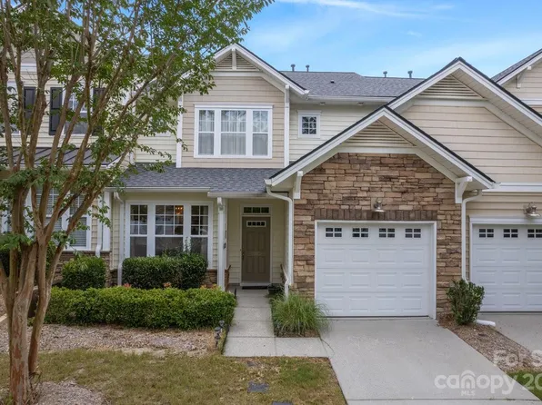 555 Pine Links Dr, Tega Cay, SC 29708