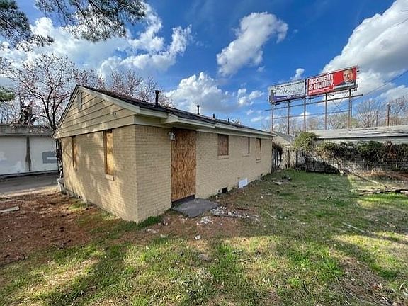 3rd image of 1242 Airways Blvd