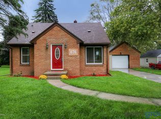 676 Fairfield Ave NW, Grand Rapids, MI 49504