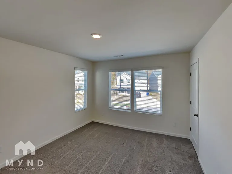 122B Fosters Glen Pl #B — Photo 8