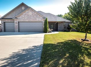 300 W Camden Dr, Rogers, AR 72756