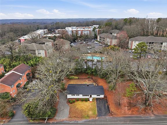 5th image of 105 College Heights Blvd