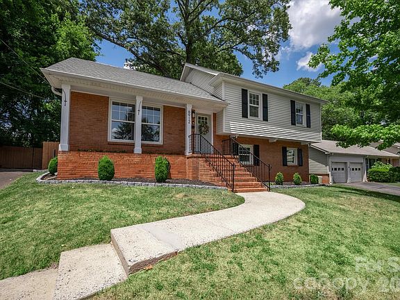 2nd image of 6912 Woodstock Dr