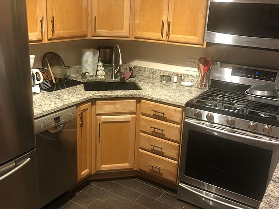 5th image of 6731 N Oxford Ave #1