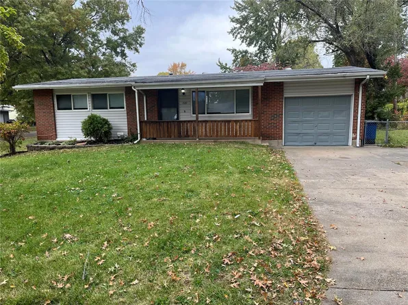 1729 Emery Dr, Saint Louis, MO 63136