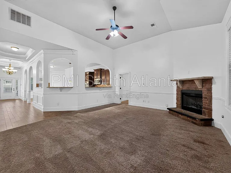 305 Legends Dr — Photo 17