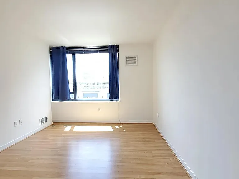 260 King St #673 — Photo 10