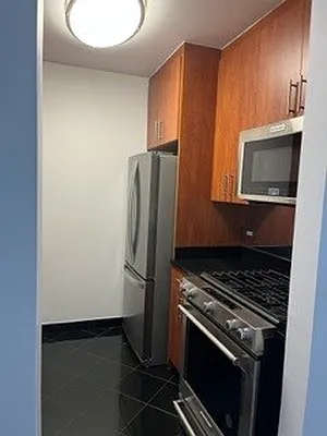 Rented by Solow Realty | media 18