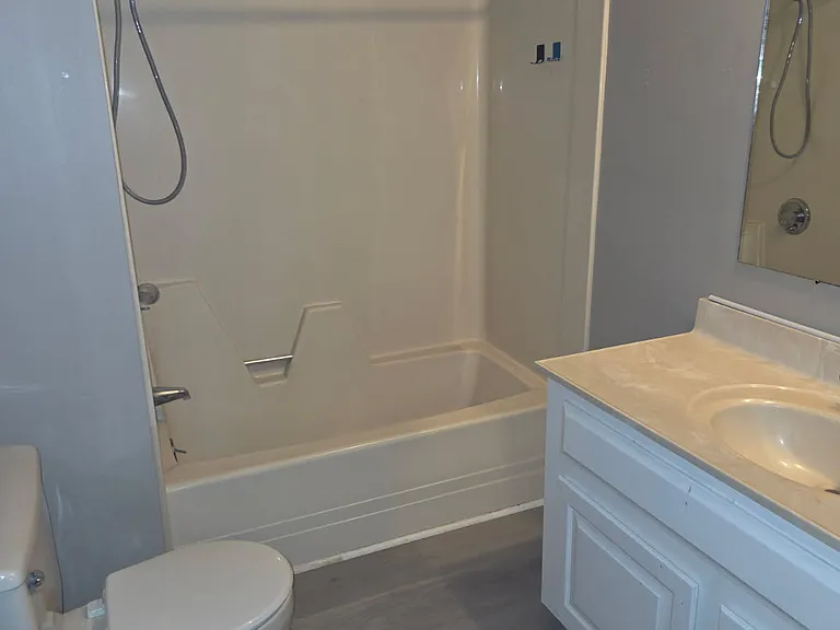 102 Goldenview Ln — Photo 11