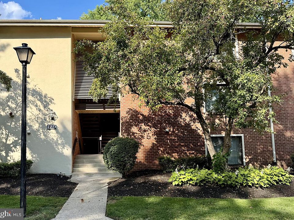 1st image of 129 Echelon Rd APT 2