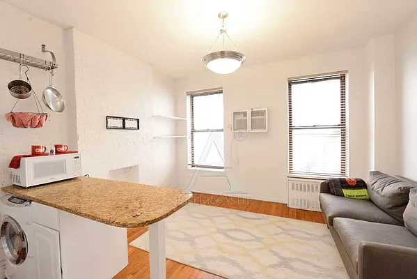 Rented by Peter Ashe | media 9