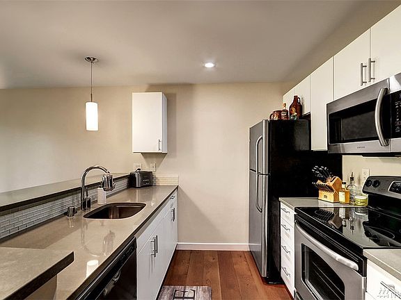5th image of 15155 NE 82nd St Unit 102
