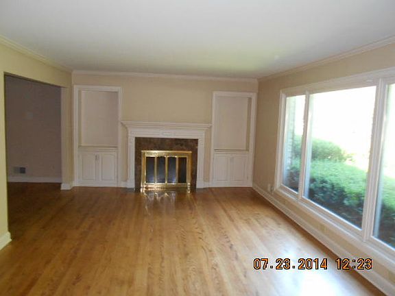5th image of 4739 N Lake Dr