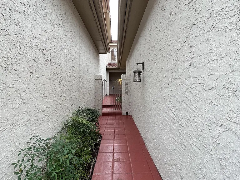 19215 Tanoan — Photo 7