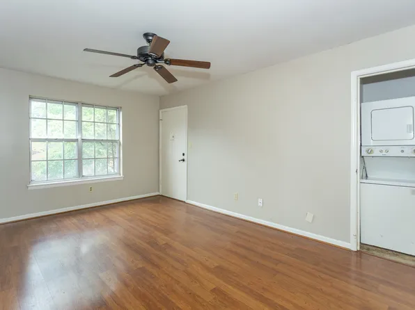 2014 Montreat Pkwy APT D, Vestavia Hills, AL 35216