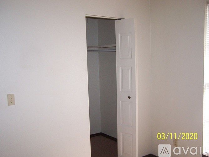 2nd image of 408 N Oakwood Rd #13D