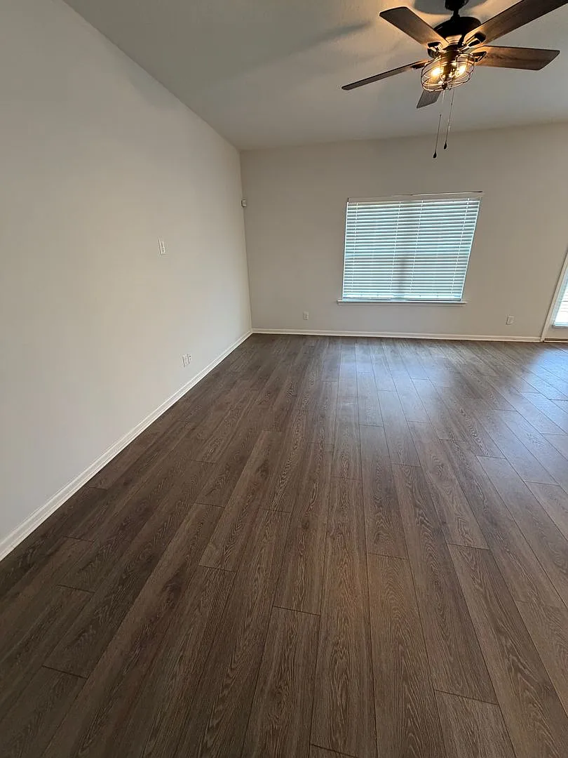 3 bed, 2.5 bath, 1603 sqft, $2,300 — Photo 2