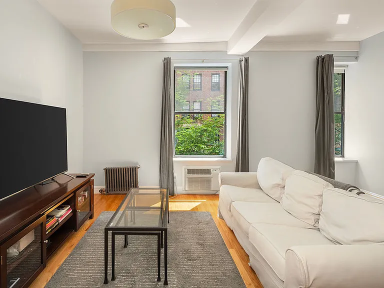 23 E 10th St #218 — Photo 4