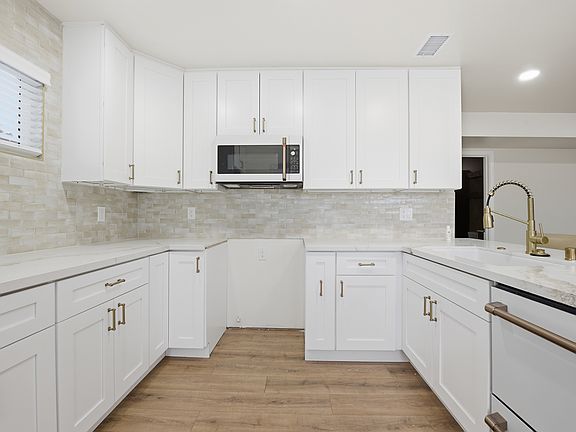 3rd image of 6209 Mesita Dr