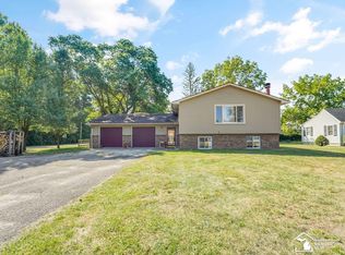 282 E Walnut St, Petersburg, MI 49270