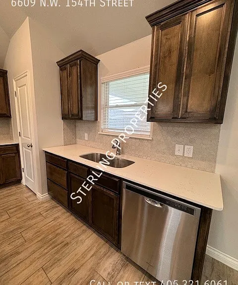 6609 NW 154th St — Photo 15