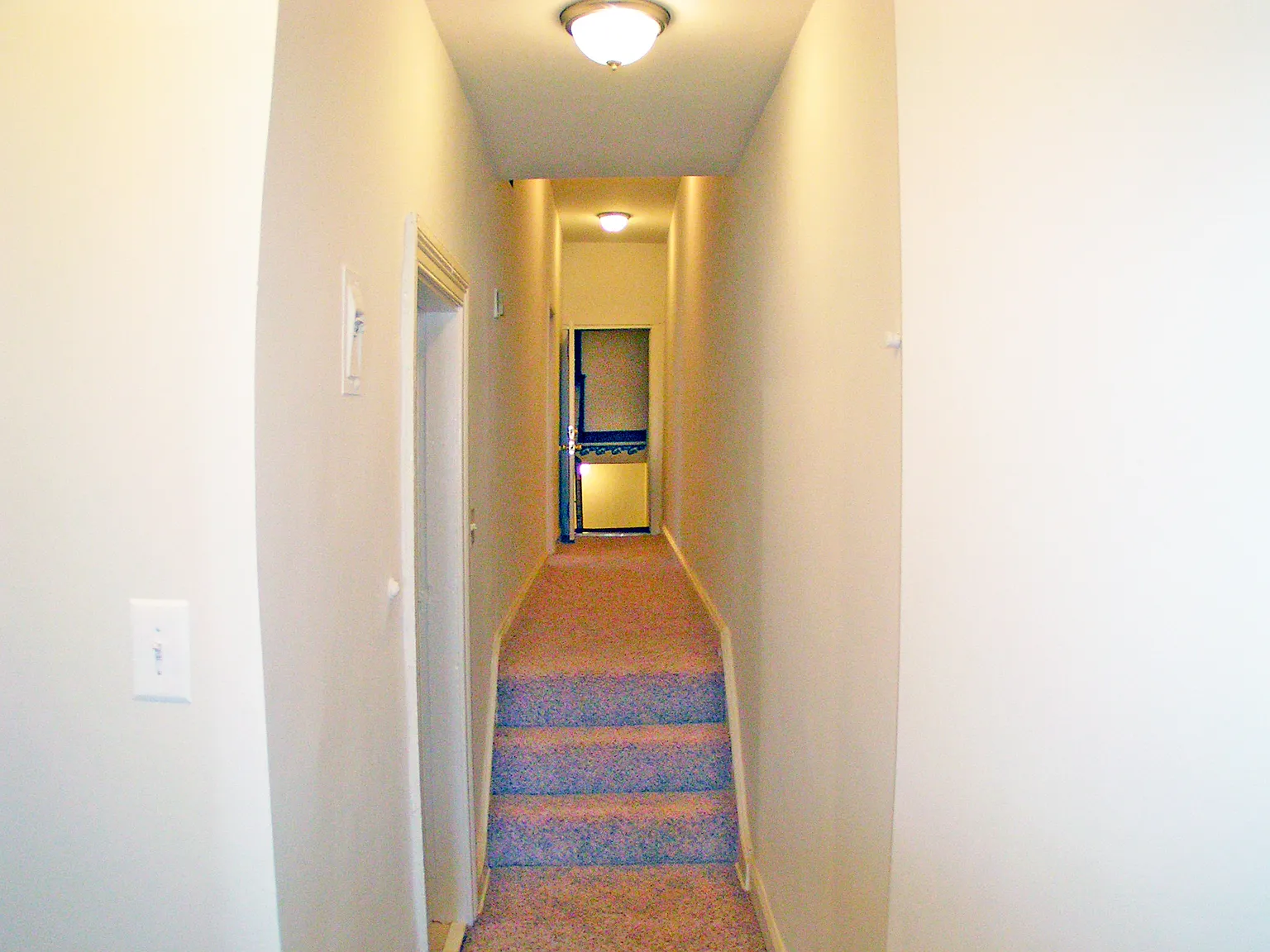 2 bed, 1.0 bath, $1,050 — Photo 3