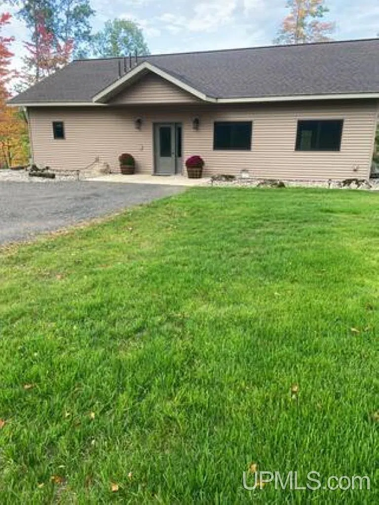 3 bed, 2.0 bath, 1440 sqft, $2,500 — Photo 1