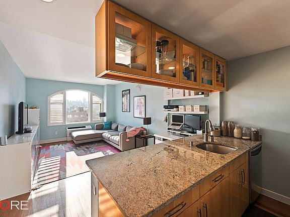 3rd image of 161 E 110th St APT 7F