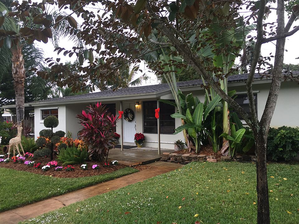 1st image of 781 W Country Club Cir