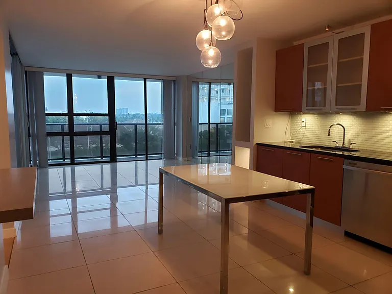 600 NE 36th St #510 — Photo 4