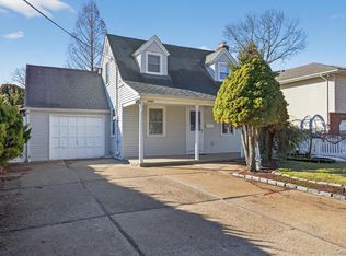 3992 William St, Seaford, NY 11783