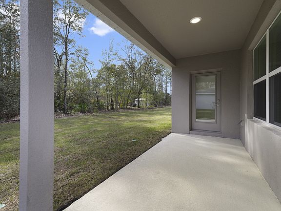 Covered lanai to enjoy the outdoors