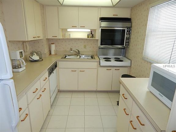 3rd image of 1215 S Portofino Dr APT 302