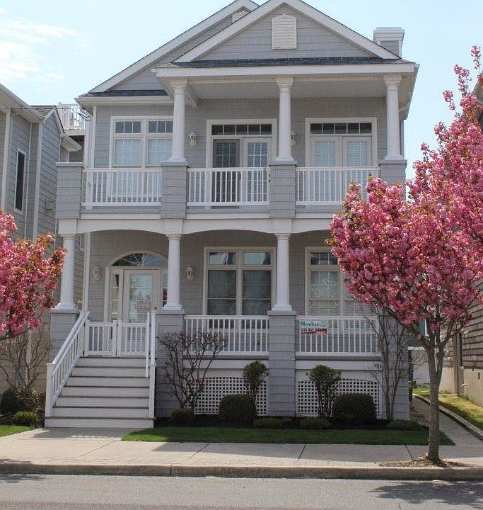 1st image of 1111 Wesley Ave #B
