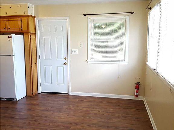 4th image of 622 Villa Dr