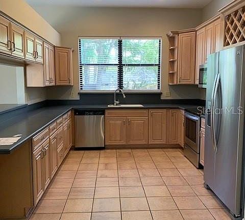 5th image of 2415 SE 29th St