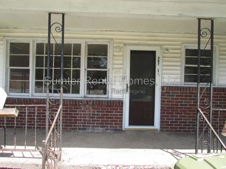 307 1/2 Manning Ave