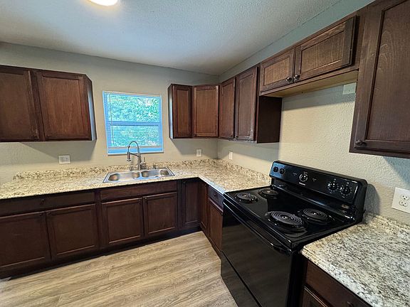 3rd image of 1040 N 33rd St