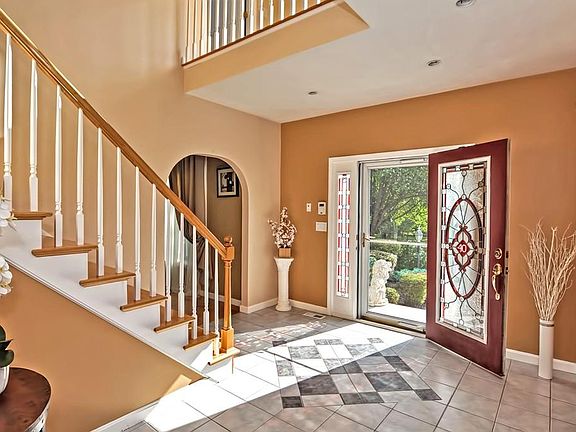 3rd image of 40 Penniman Cir
