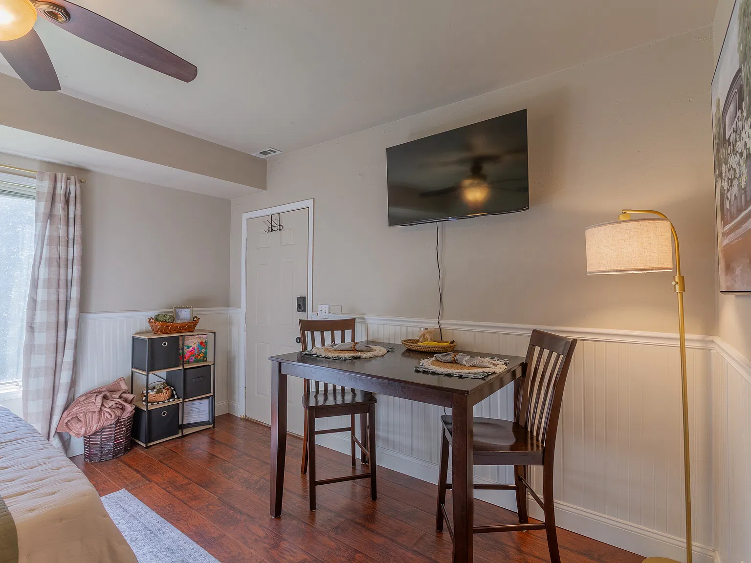 Studio, 400 sqft, $1,399 — Photo 4