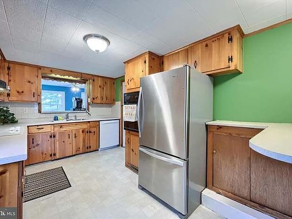 2nd image of 4003 N 6th St