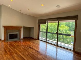8150 W Brookside Dr APT 204, Palos Park, IL 60464