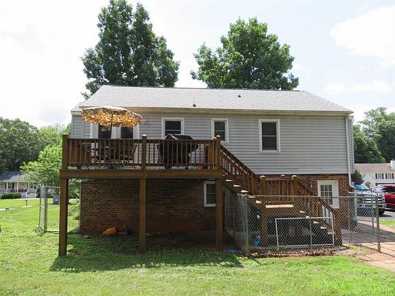 2nd image of 105 Whispering Pines Ct