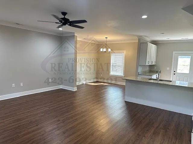 Luxurious 3 BR Townhouse — Photo 4