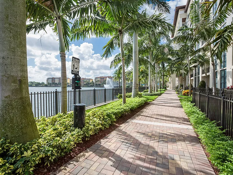 Windsor at Doral is a pet-friendly community with plenty of outdoor amenity space