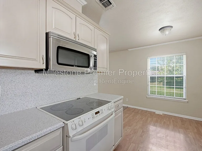 302 Iowa St — Photo 10